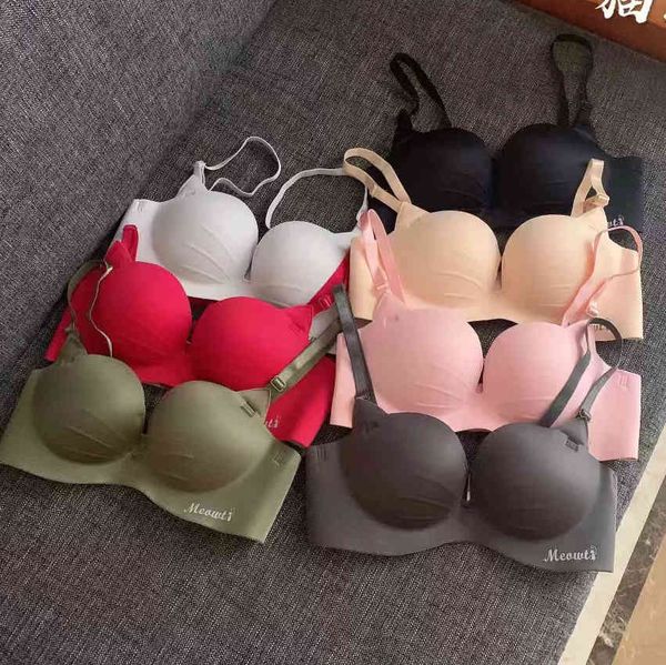 bras sets medium thick gathered makaron underwear suit no steel ring one piece trace bra, Red;black
bras sets medium thick gathered makaron underwear suit no steel ring one piece trace bra, Red;black