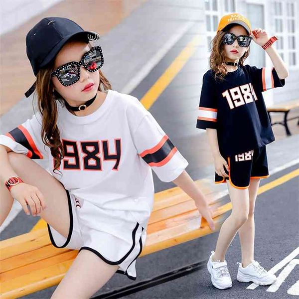 summer children sets active short sleeve print number color contrast shorts 2pcs girls clothes 2-7t 210629, White
summer children sets active short sleeve print number color contrast shorts 2pcs girls clothes 2-7t 210629, White