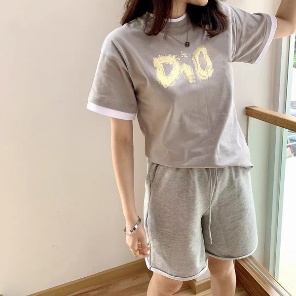 shirt wo graffiti letter printed round neck short sleeve s for men and women, White
shirt wo graffiti letter printed round neck short sleeve s for men and women, White