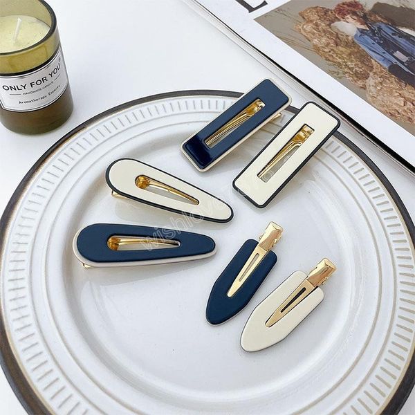 middle size black white square water drop shape barrettes european acetic acid hollow out bang claw clips women headdress contrast color pon, Golden;silver
middle size black white square water drop shape barrettes european acetic acid hollow out bang claw clips women headdress contrast color pon, Golden;silver