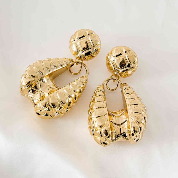 golden color exquisite style tooth shaped copper earrings women 2021 popular design
golden color exquisite style tooth shaped copper earrings women 2021 popular design