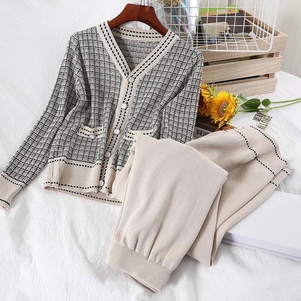 korean style plaid knitted 2 piece set women elegant v-neck long sleeve cardigan and high waist wide leg pants suit female, White
korean style plaid knitted 2 piece set women elegant v-neck long sleeve cardigan and high waist wide leg pants suit female, White