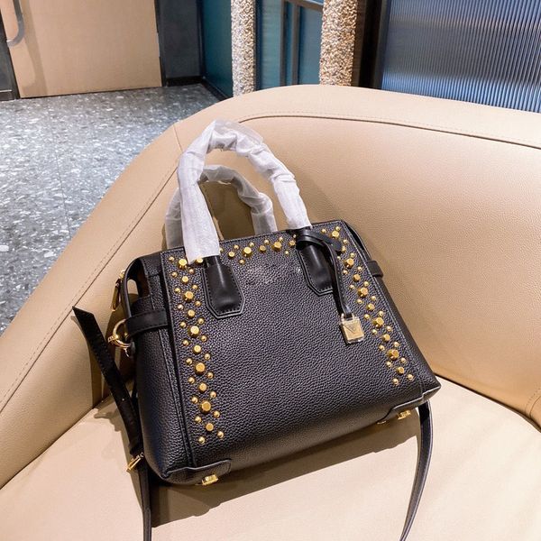 pieces of designer fashion bag coin purse old flower embossed classical chain shoulder bag lady purse belt bag 30 22cm0, Black 
pieces of designer fashion bag coin purse old flower embossed classical chain shoulder bag lady purse belt bag 30 22cm0, Black