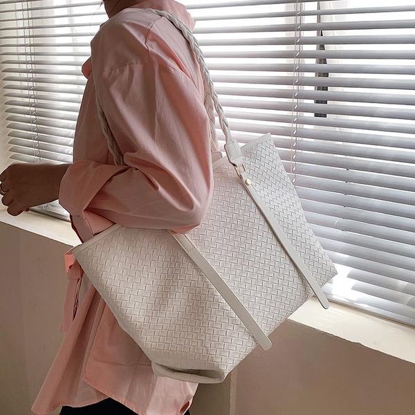 cross body women pu leather handbags large capacity shoulder bags designer ladies weave tote bag fashion female messenger
cross body women pu leather handbags large capacity shoulder bags designer ladies weave tote bag fashion female messenger