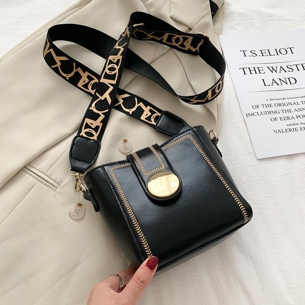 cross body summer travel women's bag pouches 2021 shoulder messenger fashion wide strap crossbody bucket bags for women
cross body summer travel women's bag pouches 2021 shoulder messenger fashion wide strap crossbody bucket bags for women