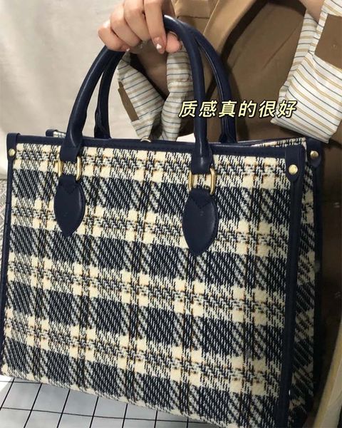factory direct sale 75% off women's 2021 autumn and winter new lattice tote high-capacity commuter single shoulder bags
factory direct sale 75% off women's 2021 autumn and winter new lattice tote high-capacity commuter single shoulder bags