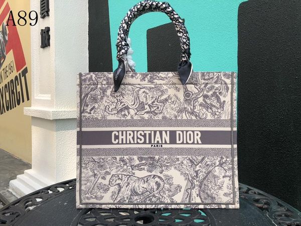 dior luxury 3a premium classic brand blue black shopping bag embroidery canvas high capacity premium handbag women's shoulder bag silk
dior luxury 3a premium classic brand blue black shopping bag embroidery canvas high capacity premium handbag women's shoulder bag silk