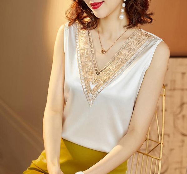 women's blouses & shirts silk women satin blouse woman elastic lace shirt plus size v-neck embroidery, White
women's blouses & shirts silk women satin blouse woman elastic lace shirt plus size v-neck embroidery, White
