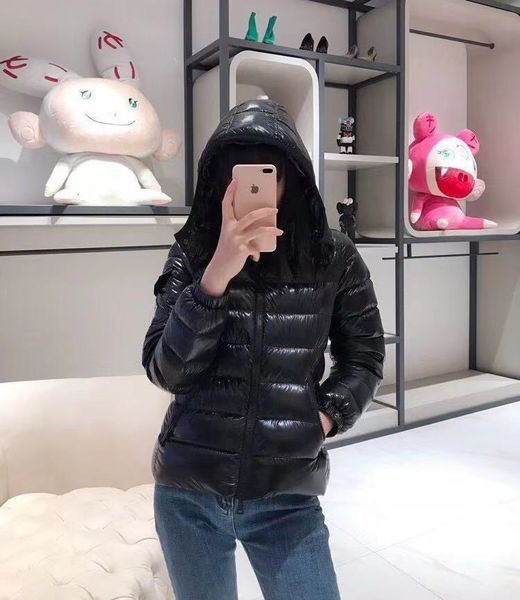 down jacket 2021 mengjia faye wong's same classic bright face thickened slim fit short winter warm, Black
down jacket 2021 mengjia faye wong's same classic bright face thickened slim fit short winter warm, Black