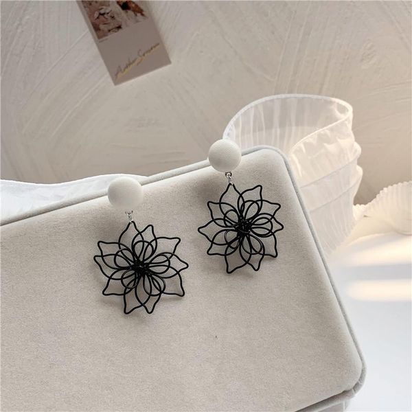 dangle & chandelier 2021 design korean fashion temperament black double-layer hollow flower earrings personality trend for women., Silver
dangle & chandelier 2021 design korean fashion temperament black double-layer hollow flower earrings personality trend for women., Silver