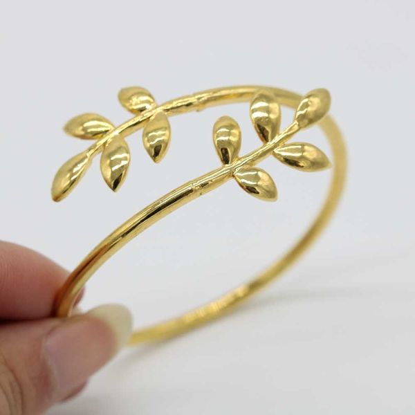 leaf patterned bangle yellow gold filled adjustable women bracelet gift diamter 6cm q0717, Black
leaf patterned bangle yellow gold filled adjustable women bracelet gift diamter 6cm q0717, Black