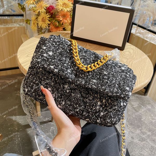 france 19 series tweed woolen cloth bags fall winter quilted crossbody shoulder two-tone lovely soft classic totes metal chain senior design
france 19 series tweed woolen cloth bags fall winter quilted crossbody shoulder two-tone lovely soft classic totes metal chain senior design