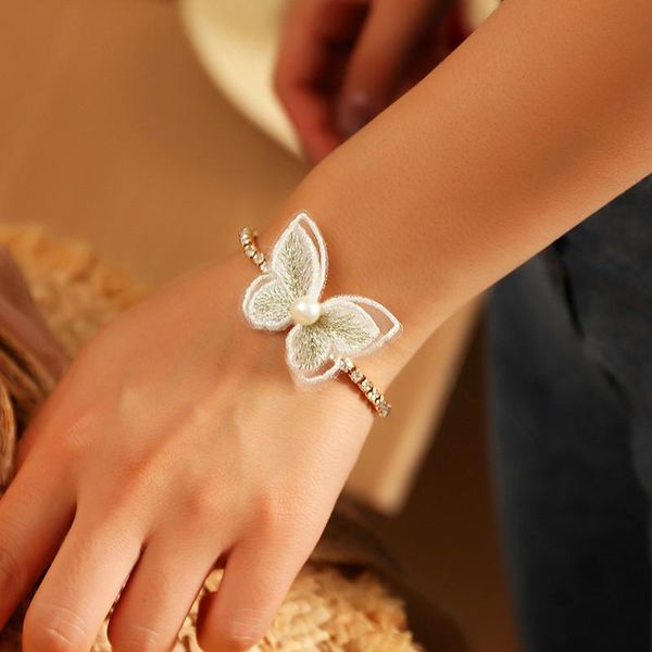 charm bracelets luxury cubic zirconia tennis claw chain embroidery butterfly crystal wedding bracelet for women gold color, Golden;silver
charm bracelets luxury cubic zirconia tennis claw chain embroidery butterfly crystal wedding bracelet for women gold color, Golden;silver