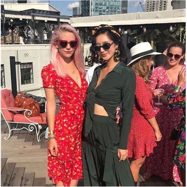dress 2021 summer style fashion romantic temperament split lace up medium length red wrap, White;black
dress 2021 summer style fashion romantic temperament split lace up medium length red wrap, White;black