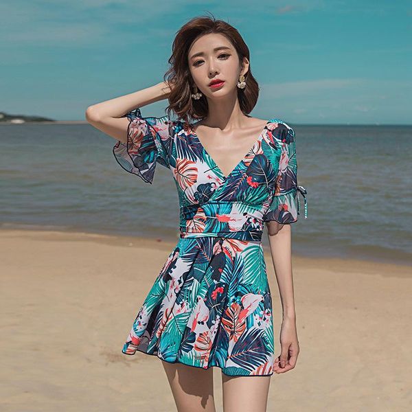 2021 summer new short sleeve skirt swimsuit women v neck beach wear spring vacation swimwear bathing suit two piece set
2021 summer new short sleeve skirt swimsuit women v neck beach wear spring vacation swimwear bathing suit two piece set