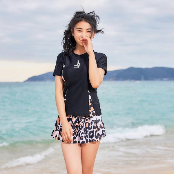 leopard print women swimsuit short sleeve swimwear with skirt sport patchwork
leopard print women swimsuit short sleeve swimwear with skirt sport patchwork
