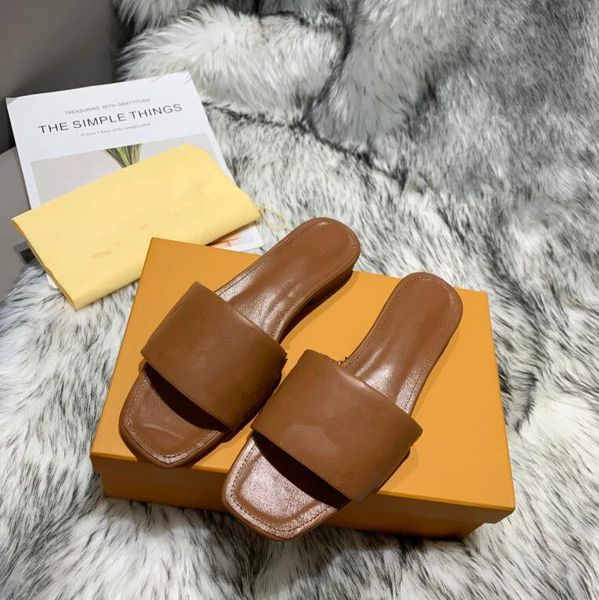 2021 black leather 4g flat sandals slippers with brass metal buckle detail sole height 5cm
2021 black leather 4g flat sandals slippers with brass metal buckle detail sole height 5cm