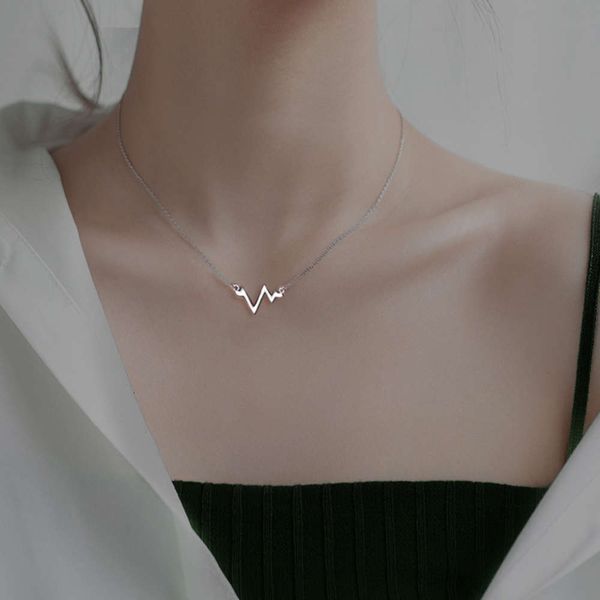 925 pure silver heart throb necklace women's design sense indifference wind pendant clavicle chain simple temperament luxury
925 pure silver heart throb necklace women's design sense indifference wind pendant clavicle chain simple temperament luxury