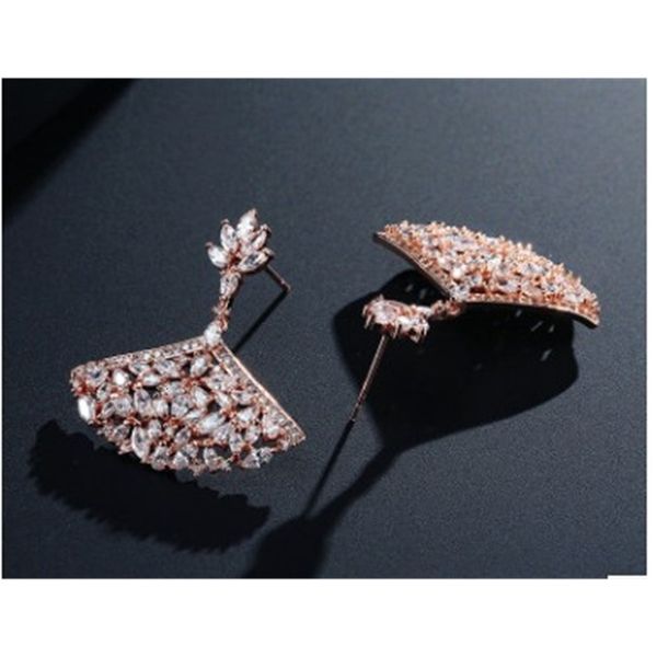 wonderful low price 2pairs/lots diamond crystal heart lady's earings 28.5 swd, Silver
wonderful low price 2pairs/lots diamond crystal heart lady's earings 28.5 swd, Silver