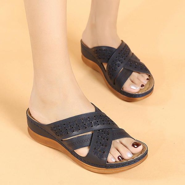 slippers ladies casual slope heel beach sandals rhinestone hollow women's shoes lightweight comfortable outdoor, Black
slippers ladies casual slope heel beach sandals rhinestone hollow women's shoes lightweight comfortable outdoor, Black