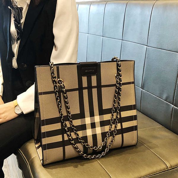 luxury handbags women's 2021 summer trend versatile chain lattice official document tote large capacity portable msenger bag
luxury handbags women's 2021 summer trend versatile chain lattice official document tote large capacity portable msenger bag