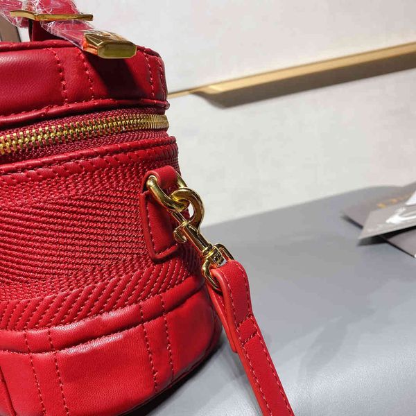 2021make up bag handbag with canvas and embroidery makeup women fashion bucket drawstring bags plain metallic letter diamond lattice vintage
2021make up bag handbag with canvas and embroidery makeup women fashion bucket drawstring bags plain metallic letter diamond lattice vintage