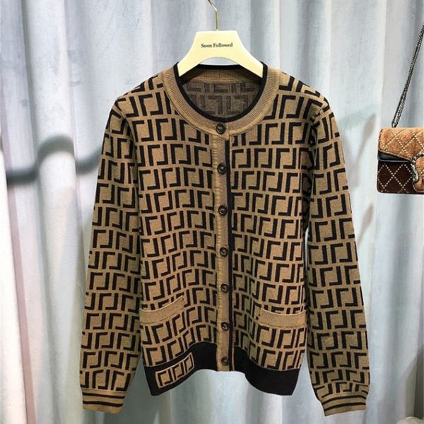 2021 autumn and winter presbyopia letter v-neck knitwear coat temperament show thin jacquard long sleeve cardigan girlli, White;black
2021 autumn and winter presbyopia letter v-neck knitwear coat temperament show thin jacquard long sleeve cardigan girlli, White;black