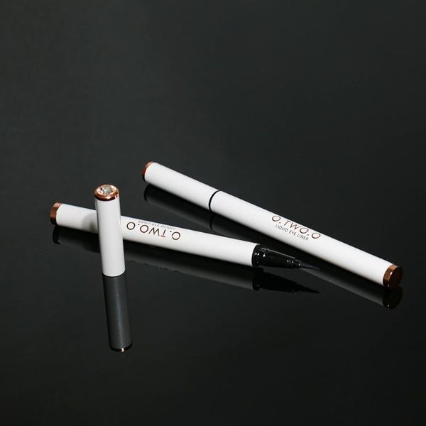 eyeliner o.two.o liquid waterproof black color long lasting smooth fast dry easy to control cat eye liner makeup
eyeliner o.two.o liquid waterproof black color long lasting smooth fast dry easy to control cat eye liner makeup