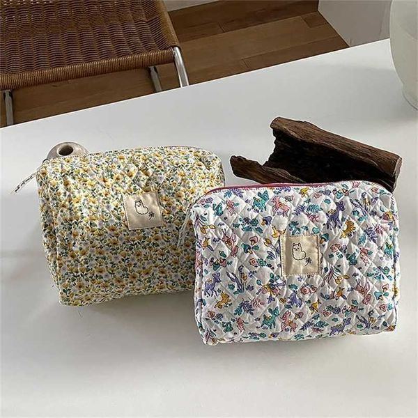 korean quilted cosmetic bag for women makeup storage large toiletry s pure color female beauty case cotton pouch 211218
korean quilted cosmetic bag for women makeup storage large toiletry s pure color female beauty case cotton pouch 211218