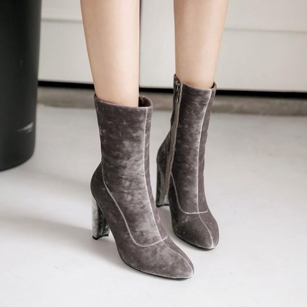 boots oversized europeans and americans wind baitao pointed round high heel side zipper in the middle, Black
boots oversized europeans and americans wind baitao pointed round high heel side zipper in the middle, Black