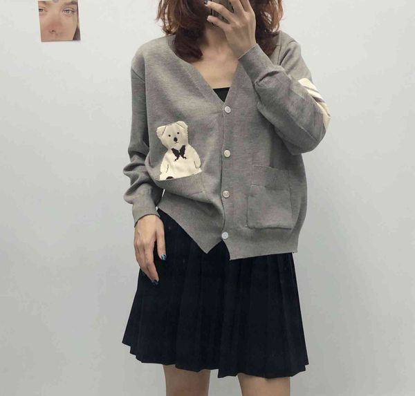 v-neck single breasted sweater women's cardigan bear sleeve four bars outside in autumn and winter, White
v-neck single breasted sweater women's cardigan bear sleeve four bars outside in autumn and winter, White