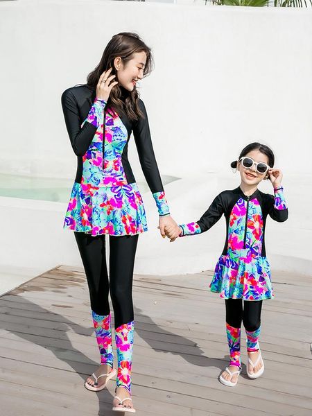 2021 summer new mother and daughter one piece swimsuit women rashguard uv proof surfing diving suit girl swimwear beach wear
2021 summer new mother and daughter one piece swimsuit women rashguard uv proof surfing diving suit girl swimwear beach wear