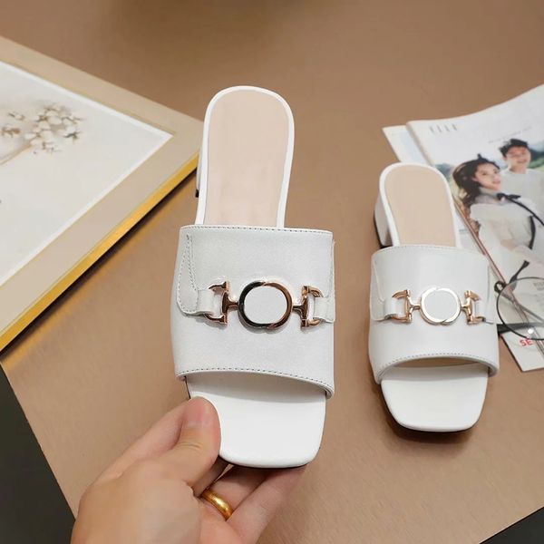 2021 sell well women summer genuine leather sandals beach slide fashion low-heeled shoes size eu 35-40 with box shoe02 02, Black
2021 sell well women summer genuine leather sandals beach slide fashion low-heeled shoes size eu 35-40 with box shoe02 02, Black