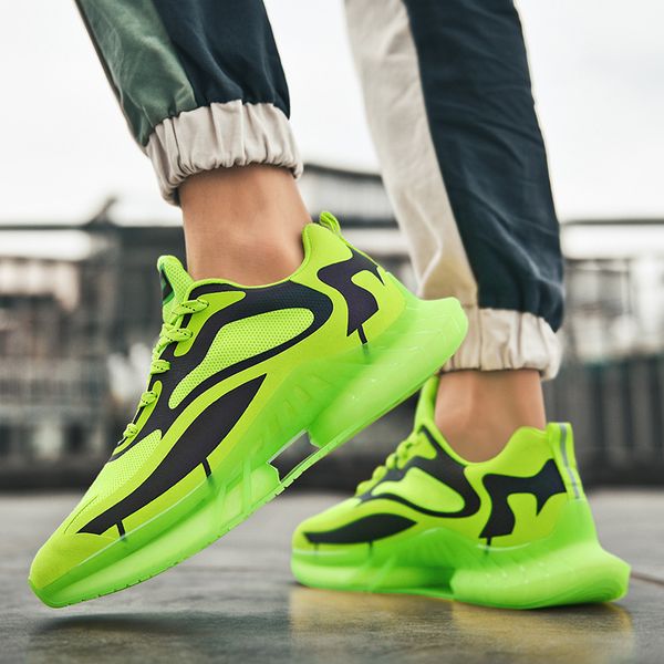 mens running shoes breathable sneakers outdoor no-slip jogging shoes trendy wear-resistant reflective sports shoes