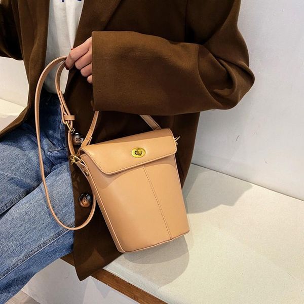 shoulder bags fashion lady 2021 durable shopping bag retro casual handbag female leather solid color chain
shoulder bags fashion lady 2021 durable shopping bag retro casual handbag female leather solid color chain