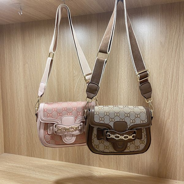 spring simple foreign color contrast 2021 new korean style one shoulder messenger fashion saddle bag
spring simple foreign color contrast 2021 new korean style one shoulder messenger fashion saddle bag