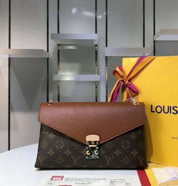evening designer luxury cross m41200 chain clutches bag shoulder body bag handbags totes iconic bag handles shoulder bags
evening designer luxury cross m41200 chain clutches bag shoulder body bag handbags totes iconic bag handles shoulder bags