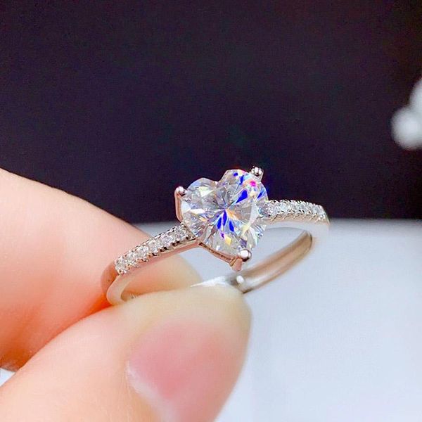 cluster rings zhouyang woman with love heart zircon cute korean silver color wedding finger ring women jewelry 2021 kbr142, Golden;silver
cluster rings zhouyang woman with love heart zircon cute korean silver color wedding finger ring women jewelry 2021 kbr142, Golden;silver