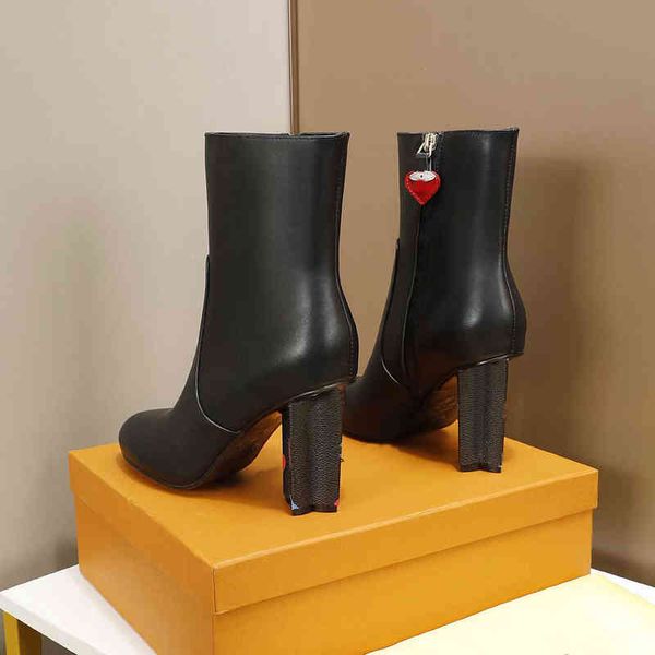 luxury designer boots women winter metal button chain shoes leather low heel high heels boot e72, Black
luxury designer boots women winter metal button chain shoes leather low heel high heels boot e72, Black