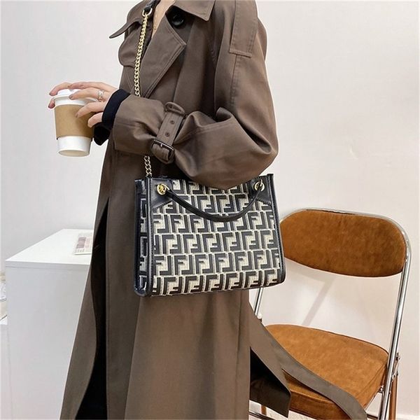factory store shop bag female new chain portable bag trend fashion printed letter single shoulder messenger backpack
factory store shop bag female new chain portable bag trend fashion printed letter single shoulder messenger backpack