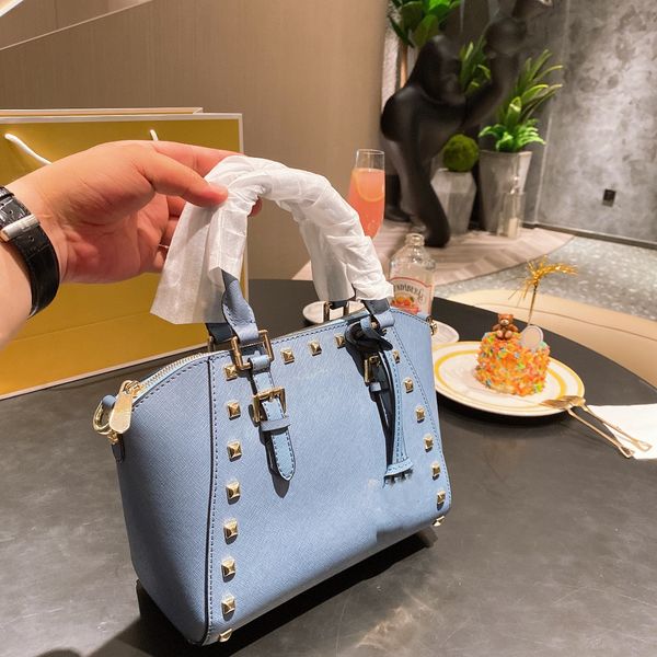 2021fashion dumplings package bag of a pack dual-use cross grain bags leather feels super soft rivet wholesale handbags luxury goods designe
2021fashion dumplings package bag of a pack dual-use cross grain bags leather feels super soft rivet wholesale handbags luxury goods designe