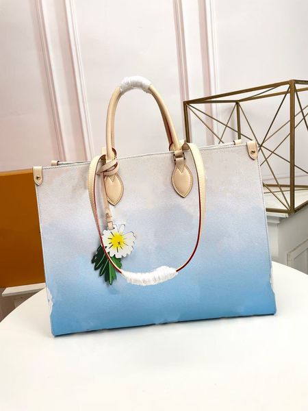 summer color fusion smooth leather bags and texture of women handbag 2021 fashion bag luxury goods
summer color fusion smooth leather bags and texture of women handbag 2021 fashion bag luxury goods