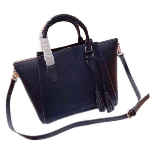 new style dumpling bag hand woven tassel carved handbag single shoulder messenger fashion trendy
new style dumpling bag hand woven tassel carved handbag single shoulder messenger fashion trendy