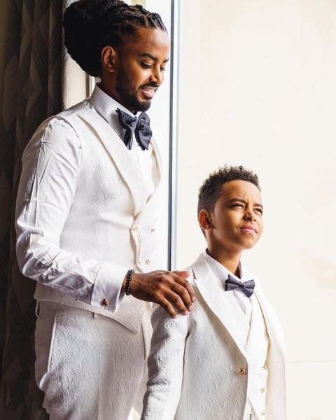 men's suits & blazers (jacket+pants+vest) tailor-made men father and son jacquard 3 piece tuxed wedding evening for man 2021 slim fit c, White;black
men's suits & blazers (jacket+pants+vest) tailor-made men father and son jacquard 3 piece tuxed wedding evening for man 2021 slim fit c, White;black