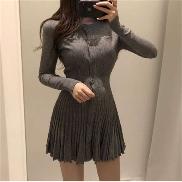 korean chic lady style elegant round neck single breasted slim short pleated knitted dress, Black;gray
korean chic lady style elegant round neck single breasted slim short pleated knitted dress, Black;gray