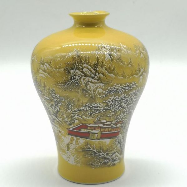 tongzhi style yellow glaze snow scenery mountains pattern vase antique home decoration in living room porcelain collection
tongzhi style yellow glaze snow scenery mountains pattern vase antique home decoration in living room porcelain collection