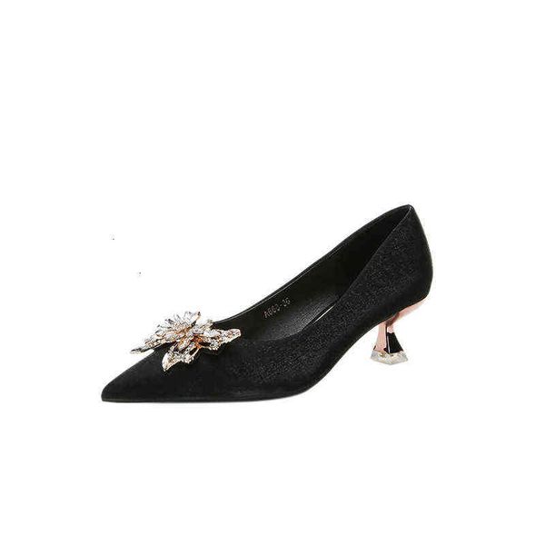 2021 spring and autumn french high heels women's thin heel pointed butterfly knot celebrity temperament rhintone single sho 5cm
2021 spring and autumn french high heels women's thin heel pointed butterfly knot celebrity temperament rhintone single sho 5cm