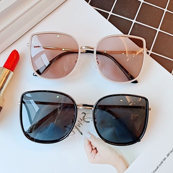 2021 new boys' sunglasses, anti ultraviolet children's fashion polarized parent child goggles, White;black
2021 new boys' sunglasses, anti ultraviolet children's fashion polarized parent child goggles, White;black