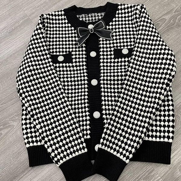 autumn 2022 new sweater coat retro rose shirt check long sleeve single breasted plaid loose knit cardigan tide ladies cnel, White;black
autumn 2022 new sweater coat retro rose shirt check long sleeve single breasted plaid loose knit cardigan tide ladies cnel, White;black