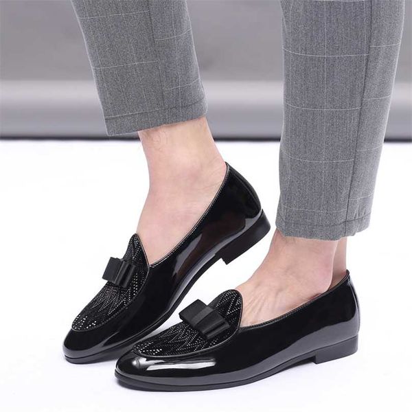 large size 38-48 classic men patent leather shoes black bow tie dress luxury loafers casual 211102
large size 38-48 classic men patent leather shoes black bow tie dress luxury loafers casual 211102